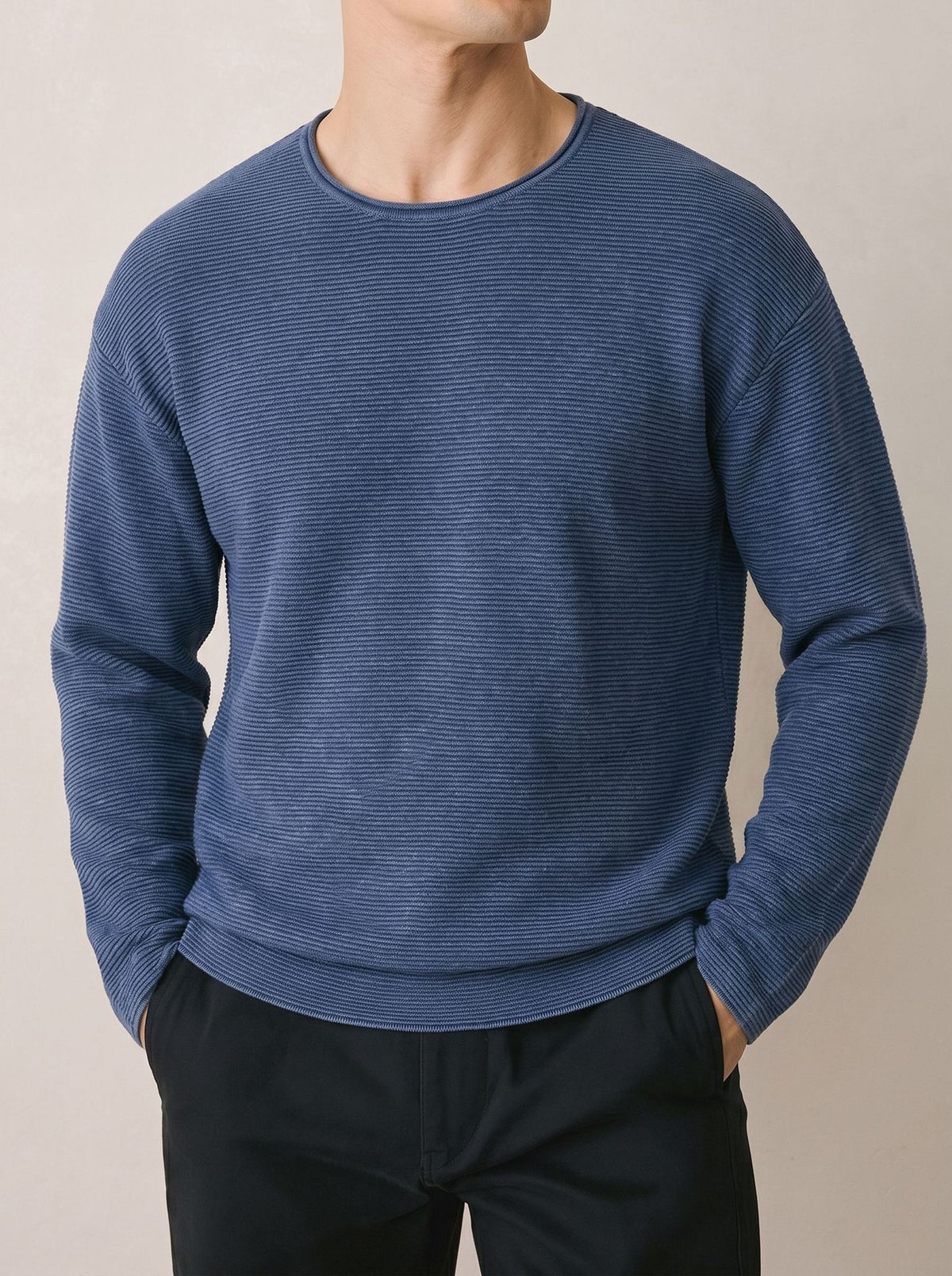 Round neck slim fit long sleeved sweater