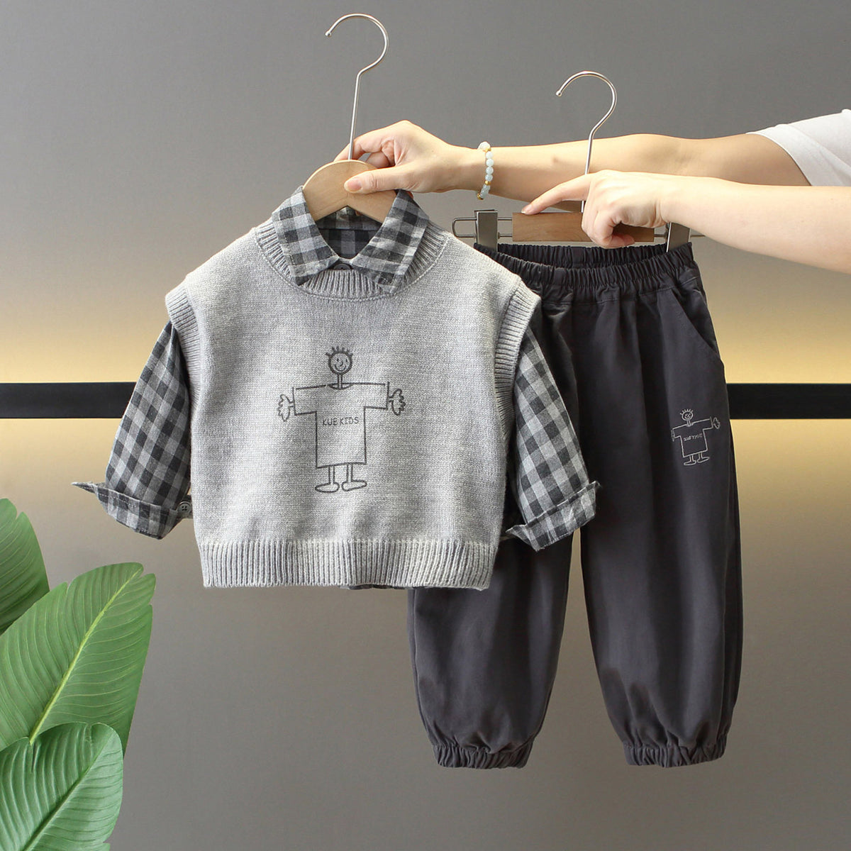 Boys Autumn Spring Sweater Vest and Shirt Three-Piece Set