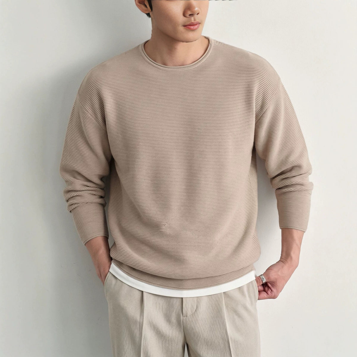 Round neck slim fit long sleeved sweater