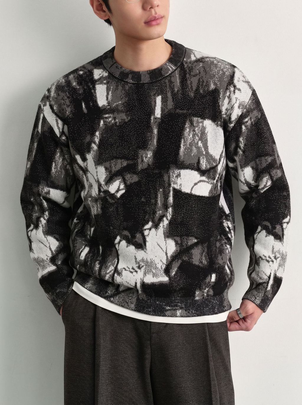 Round neck sweater for men