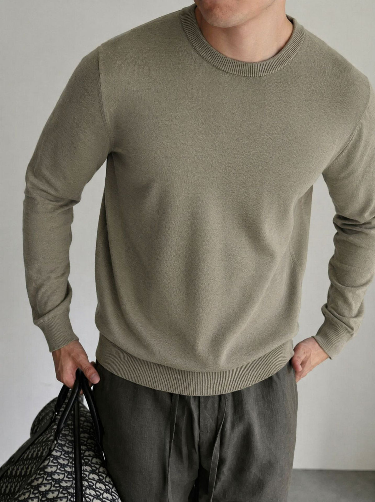 Loose round neck long sleeved sweater