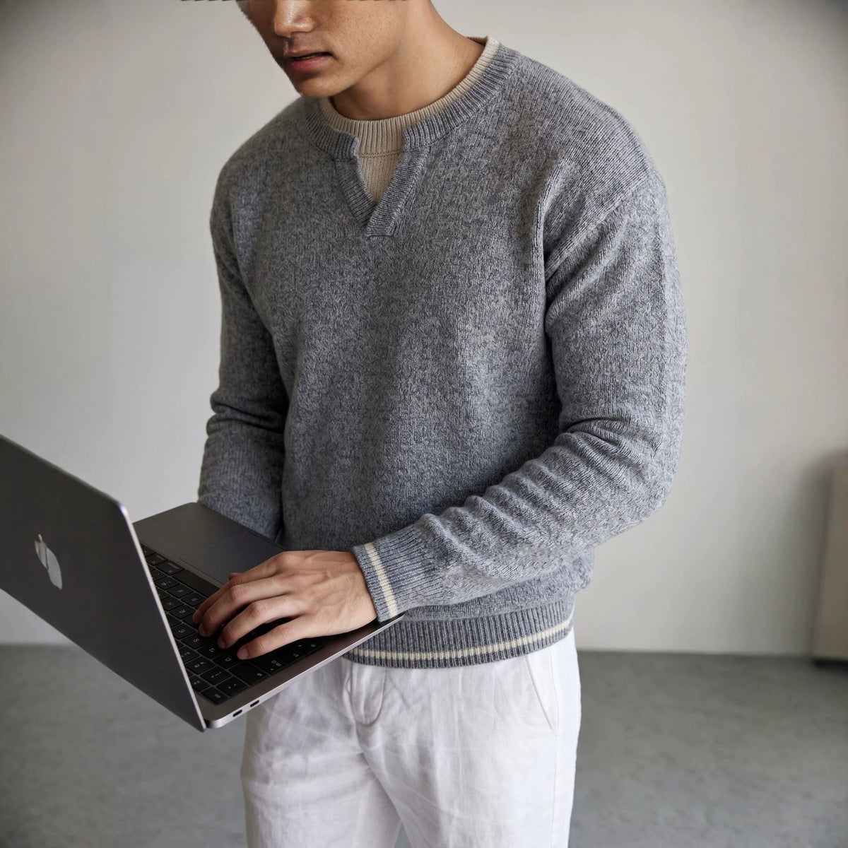 Color collision fake two sweaters for men