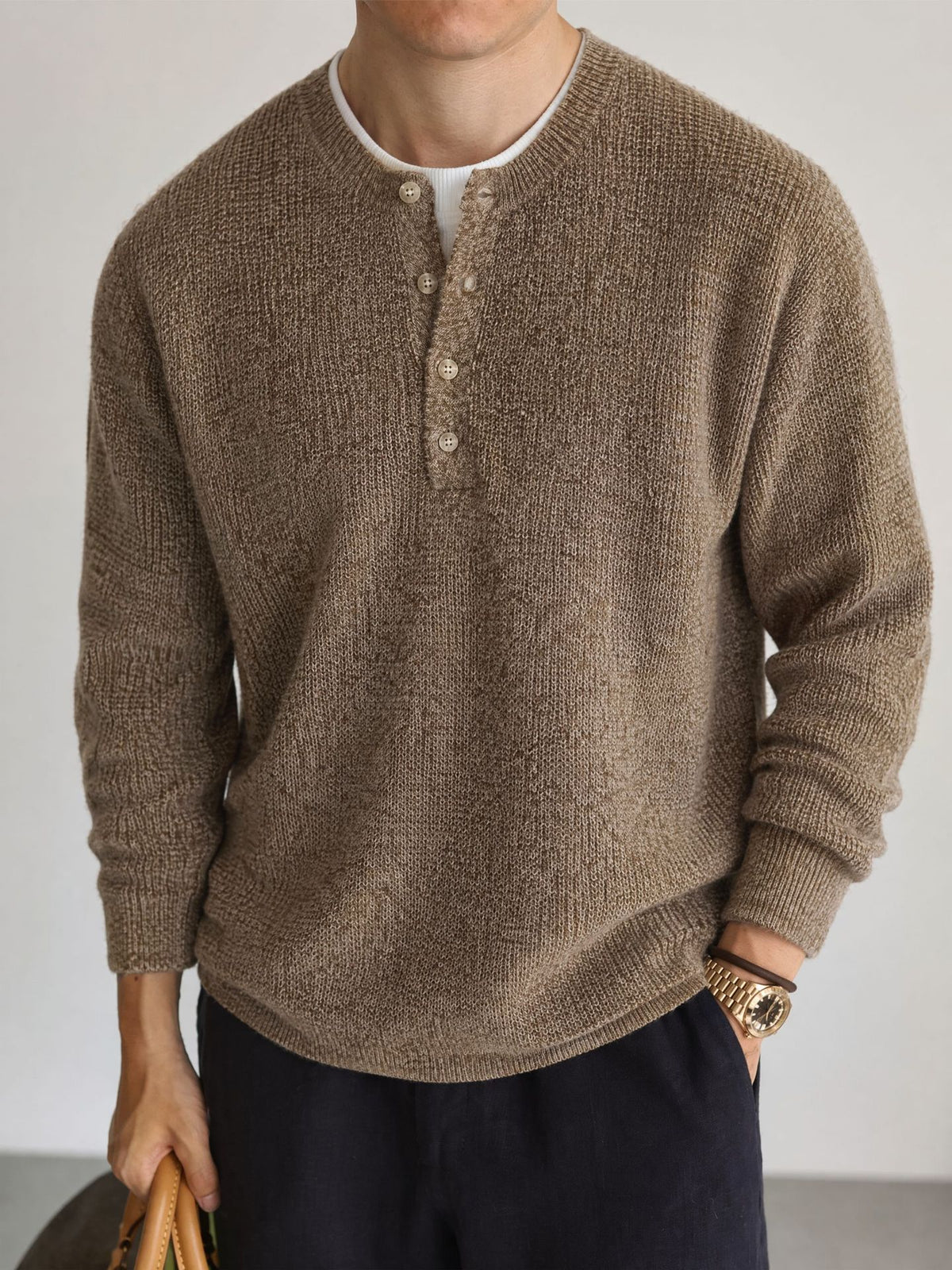 Round neck long sleeved pullover sweater