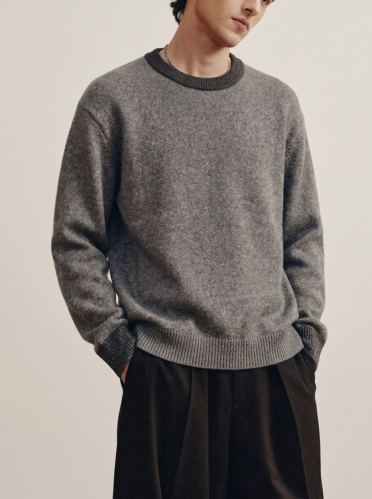 Color blocking loose round neck long sleeved sweater