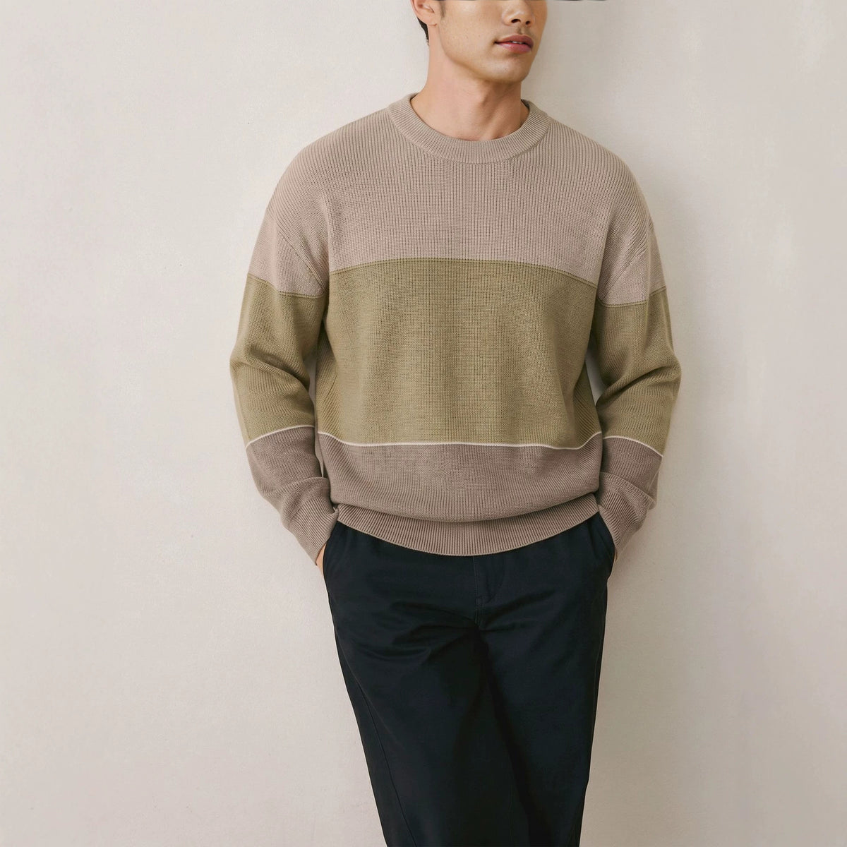 Men's contrasting round neck sweater