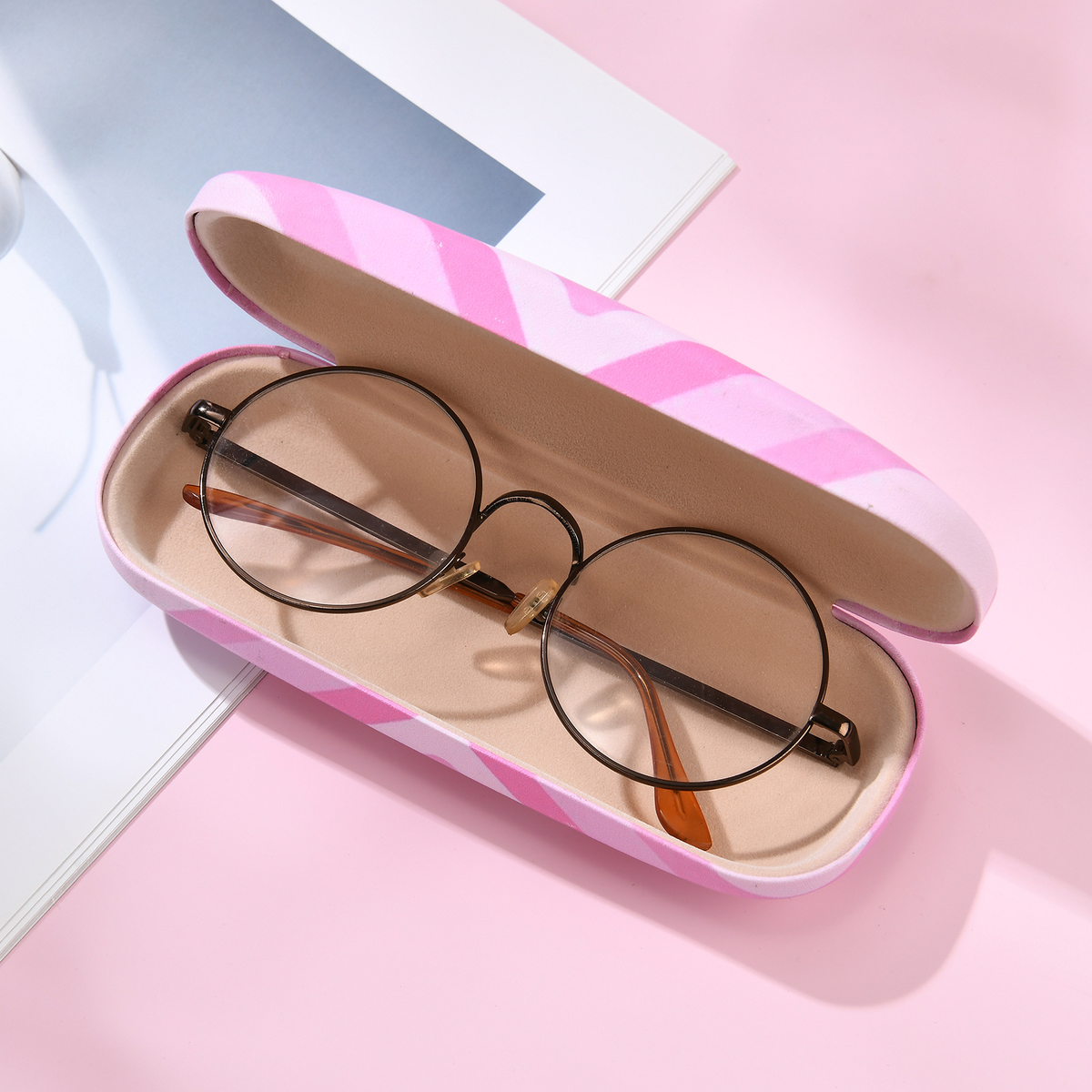 Minimalist Heart Eyeglass Case  Portable Dustproof Sunglasses Glasses Box, Premium Storage Organizer Order now and ship within 3 days