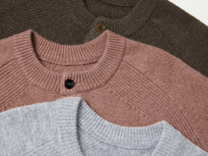 Solid color round neck long sleeved sweater